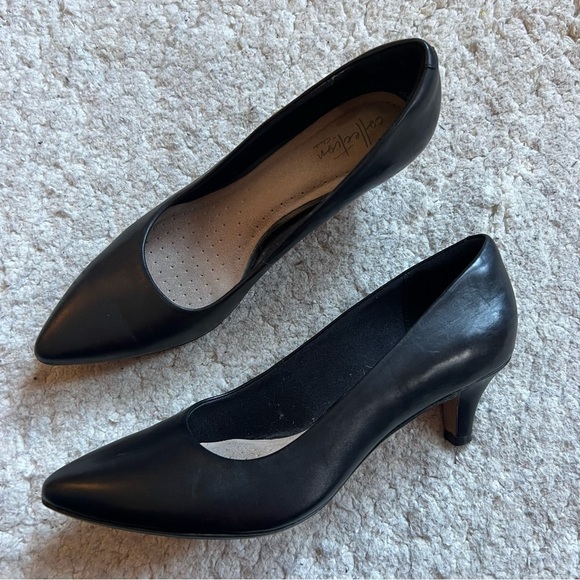 Clarks: Classic Women's Black Leather Pointed Toe Heels Linvale Jerica Pump Sz 8 - Picture 11 of 11